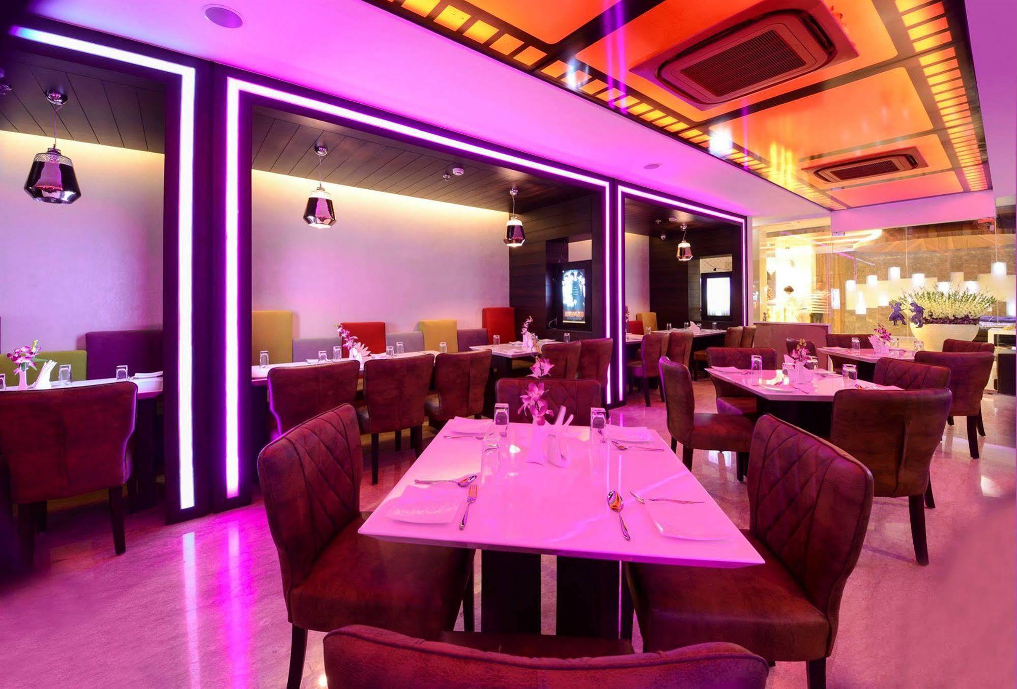 Hotel Alleviate Agra  Bagian luar foto