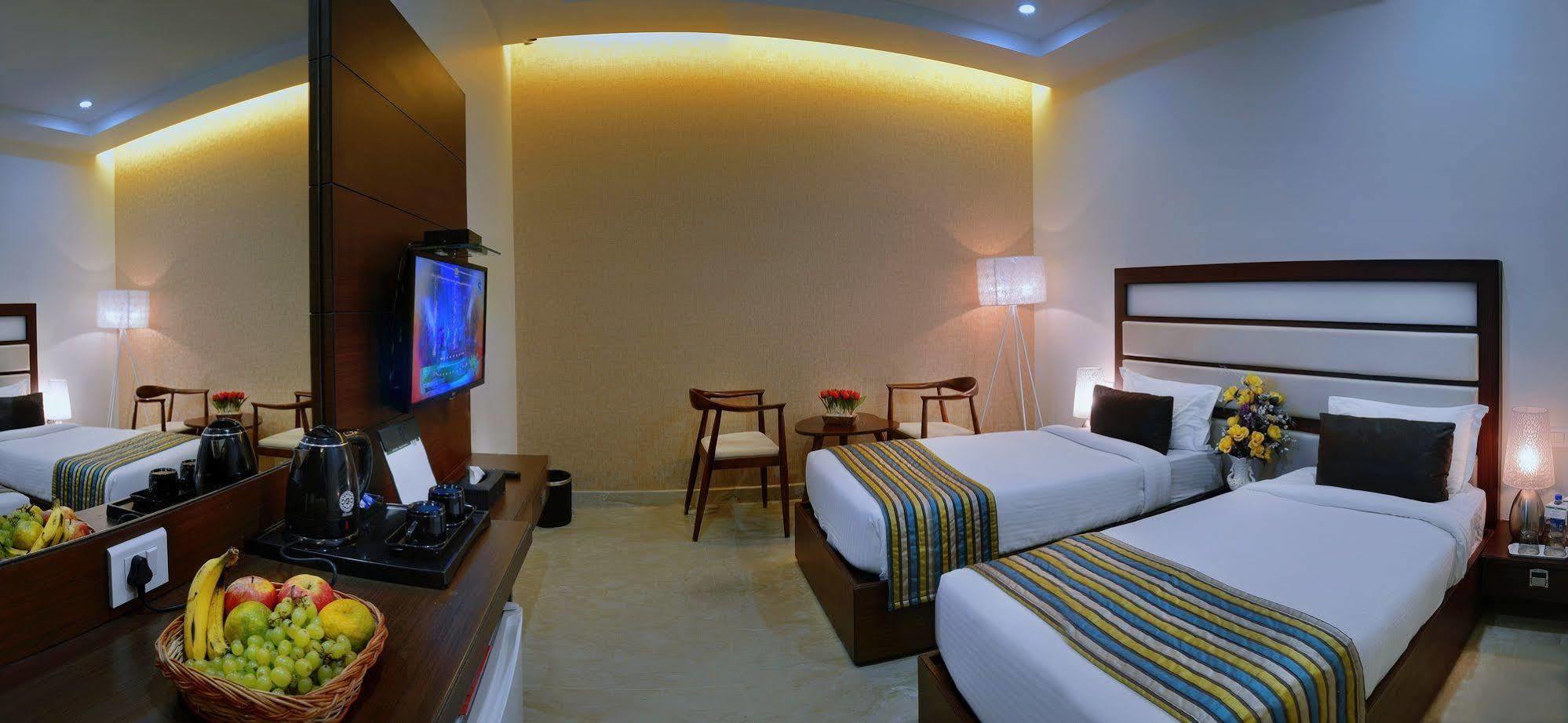 Hotel Alleviate Agra  Bagian luar foto