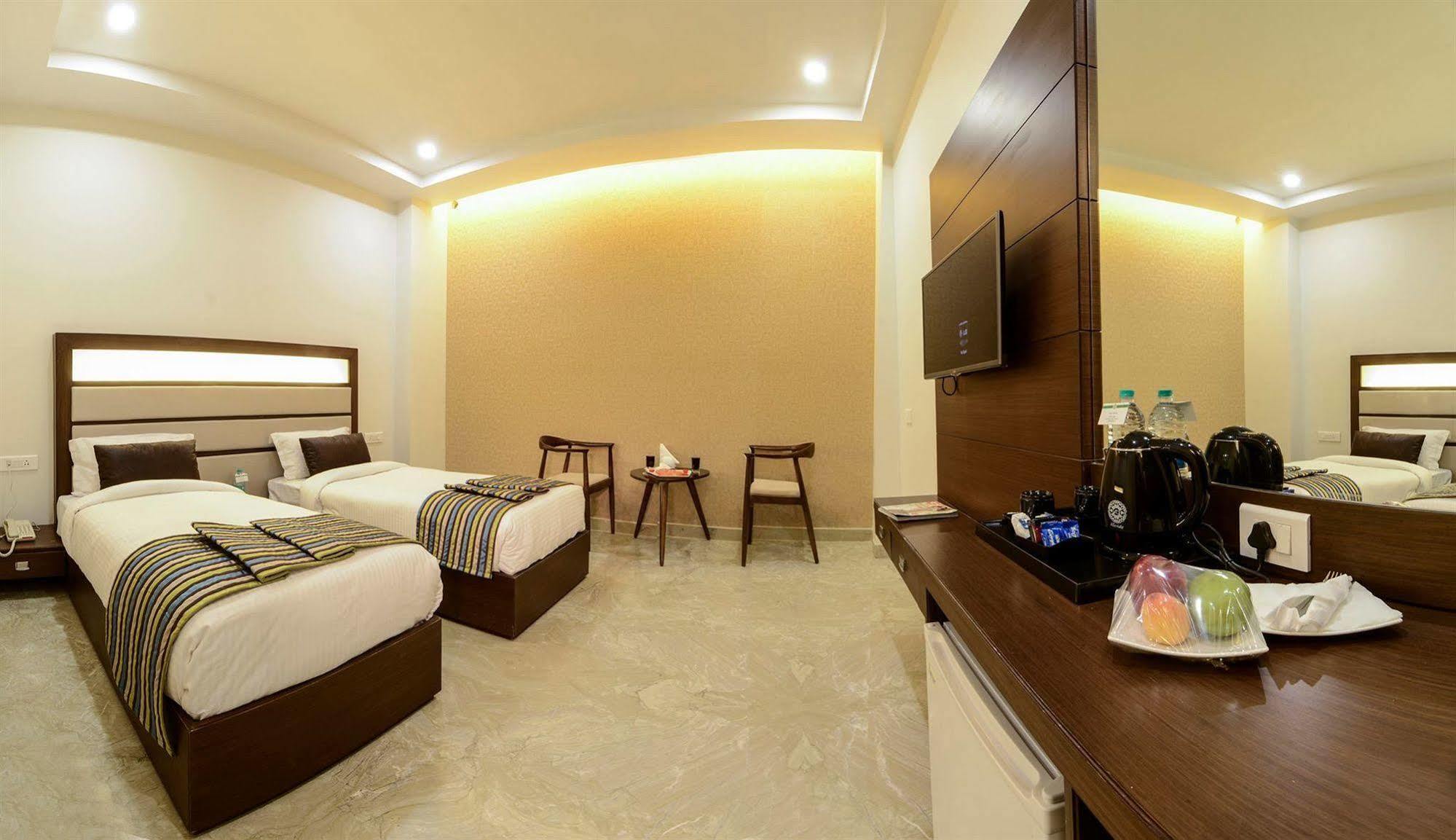 Hotel Alleviate Agra  Bagian luar foto