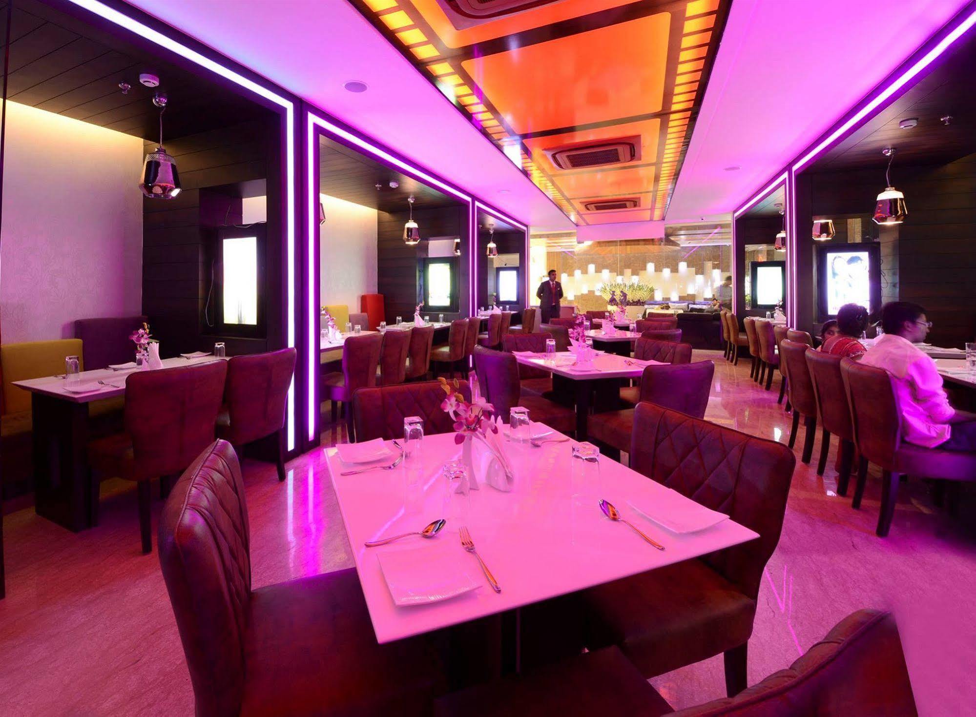 Hotel Alleviate Agra  Bagian luar foto