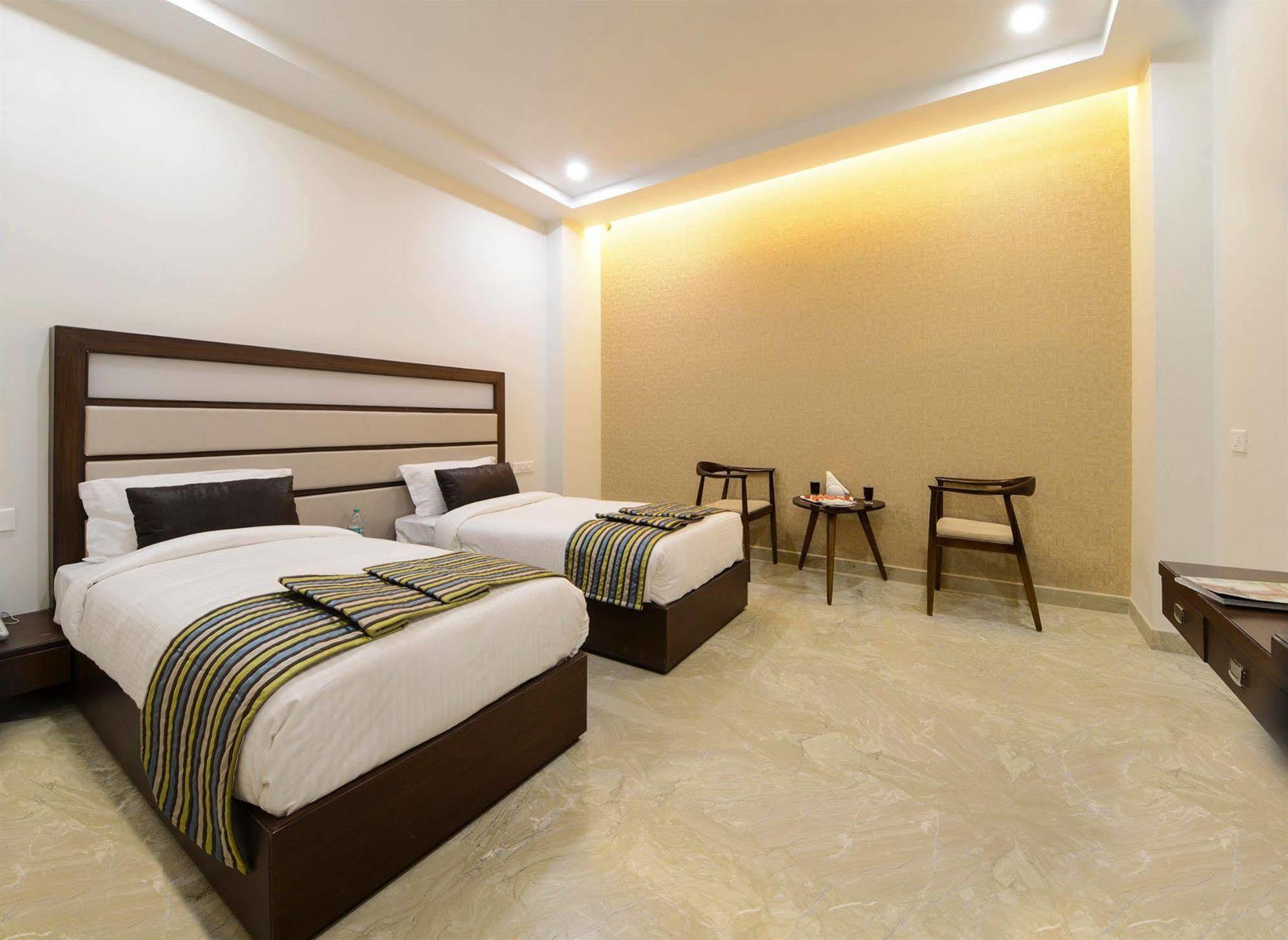 Hotel Alleviate Agra  Bagian luar foto