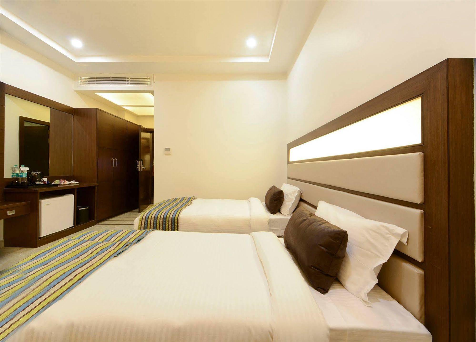 Hotel Alleviate Agra  Bagian luar foto
